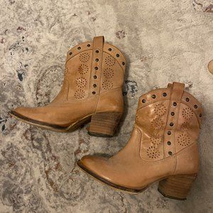 Cowgirl Ankle Boots / Booties
